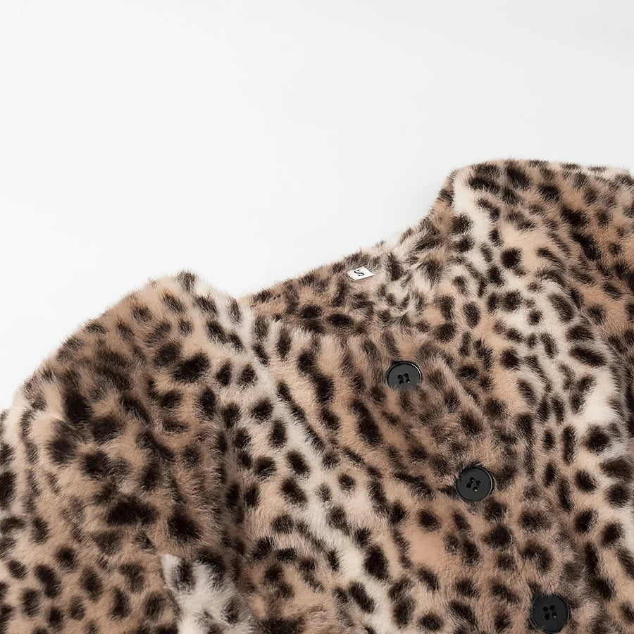 Casaco Curto de Pelo Sintético com Estampado Leopardo