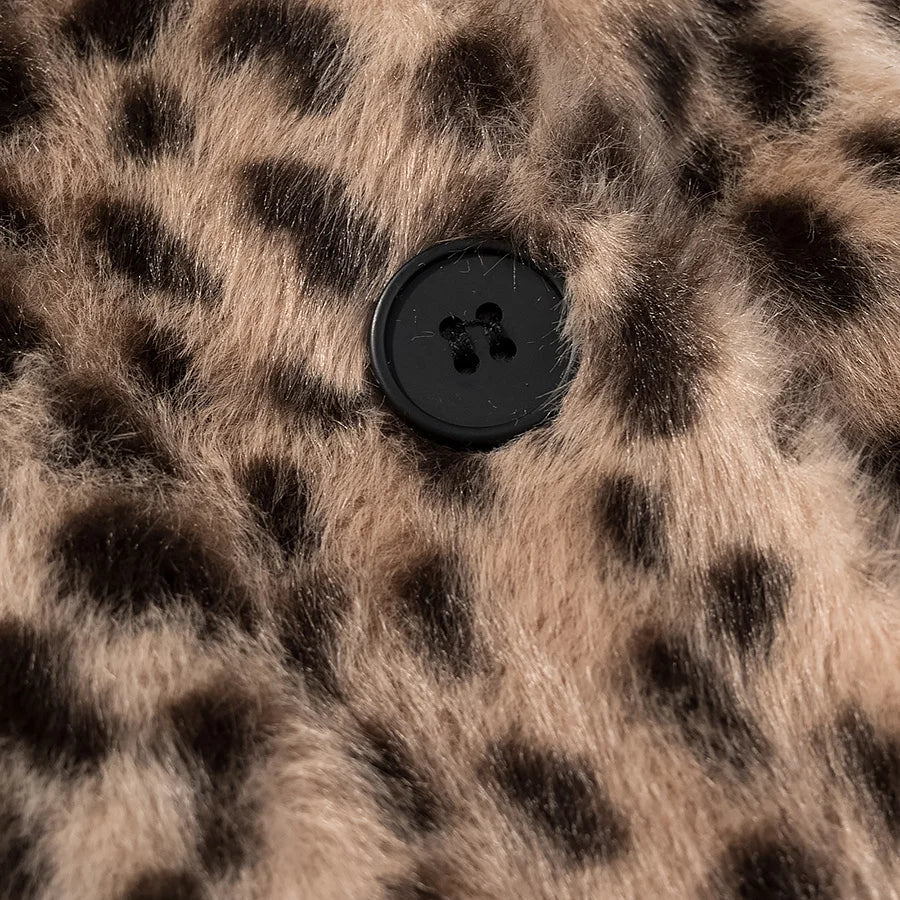 Casaco Curto de Pelo Sintético com Estampado Leopardo